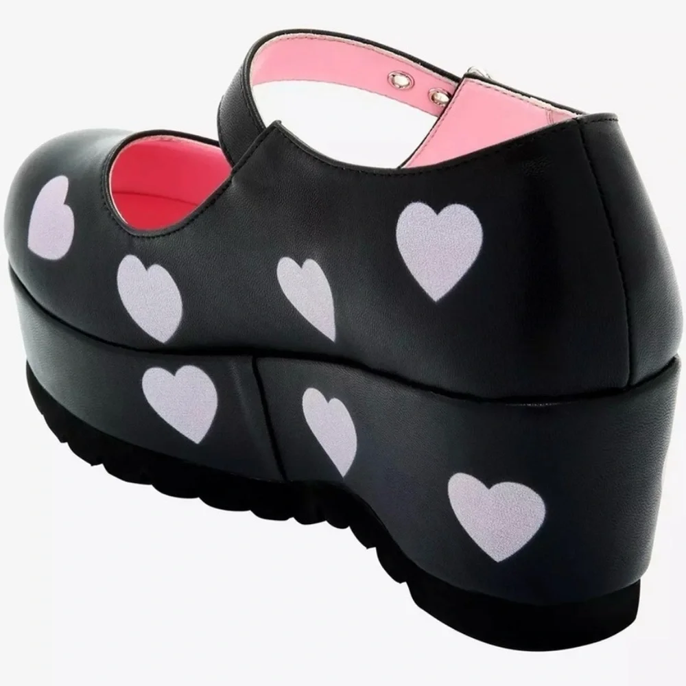 Hot Topic platform mary